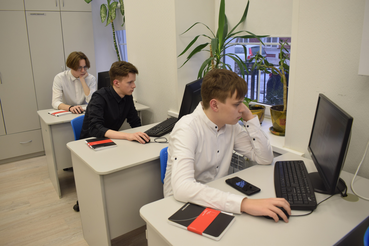 Школьники Ленинградской области освоили технологии мессенджеров на «Уроке Цифры»
